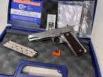 Colt Government 1911 38 Super Bright Stainless Custom Grips O2071ELC2 - View 1