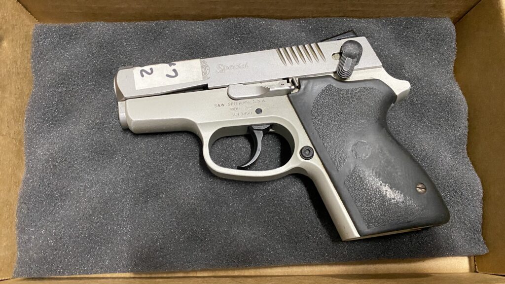 Smith & Wesson CS9 9mm Luger Chiefs Special 3″ Stainless no mag – used
