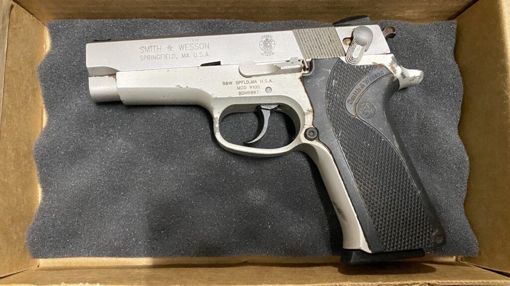 Smith & Wesson 910 9mm Luger 4″ Stainless – used