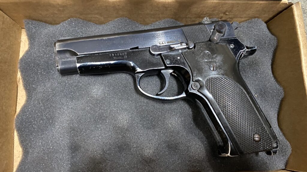 Smith & Wesson 59 9mm Luger 4.25″ Blued – used
