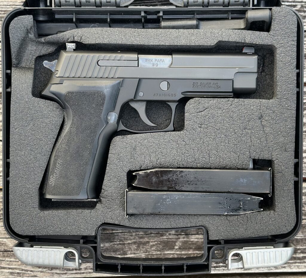 Used Sig Sauer P226 9mm 3- 15 Round Magazines Night Sights E26R-9-B Only one available