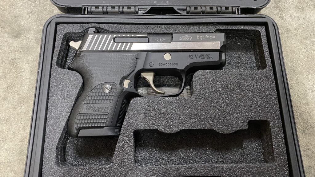 SIG SAUER P224 Equinox 40 S&W Pistol Night Sights 224-40-EQ – used