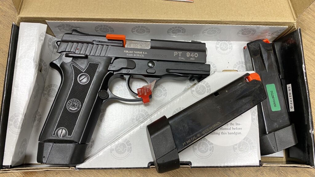 Used Taurus PT940 40 S&W Black 3.85″ – factory reconditioned