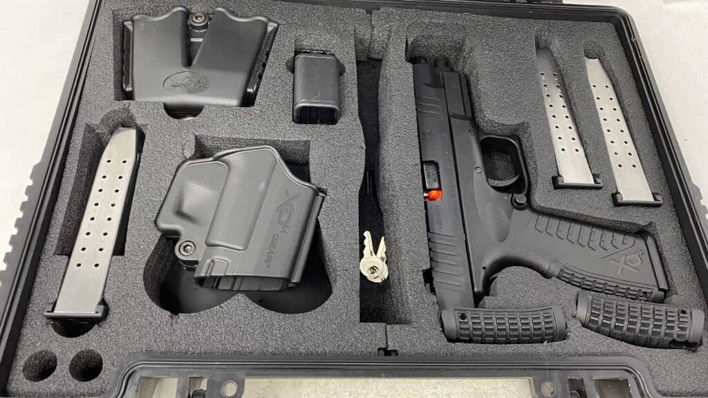 Used Springfield 9mm 4.5″ 19 rd 4 Mags + Mag Carrier and Holster XDM9201HCSP