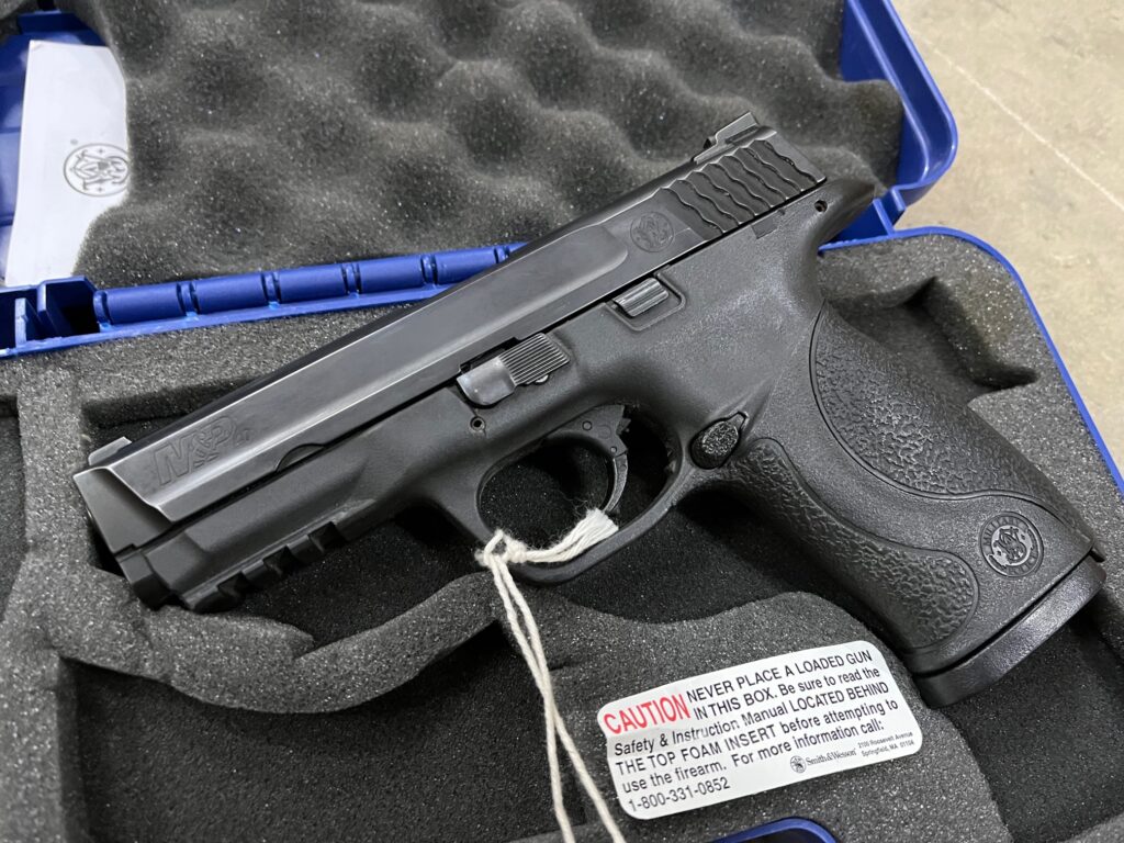 Used police trade in Smith & Wesson M&P 40 40 S&W Night Sights 1- Mag