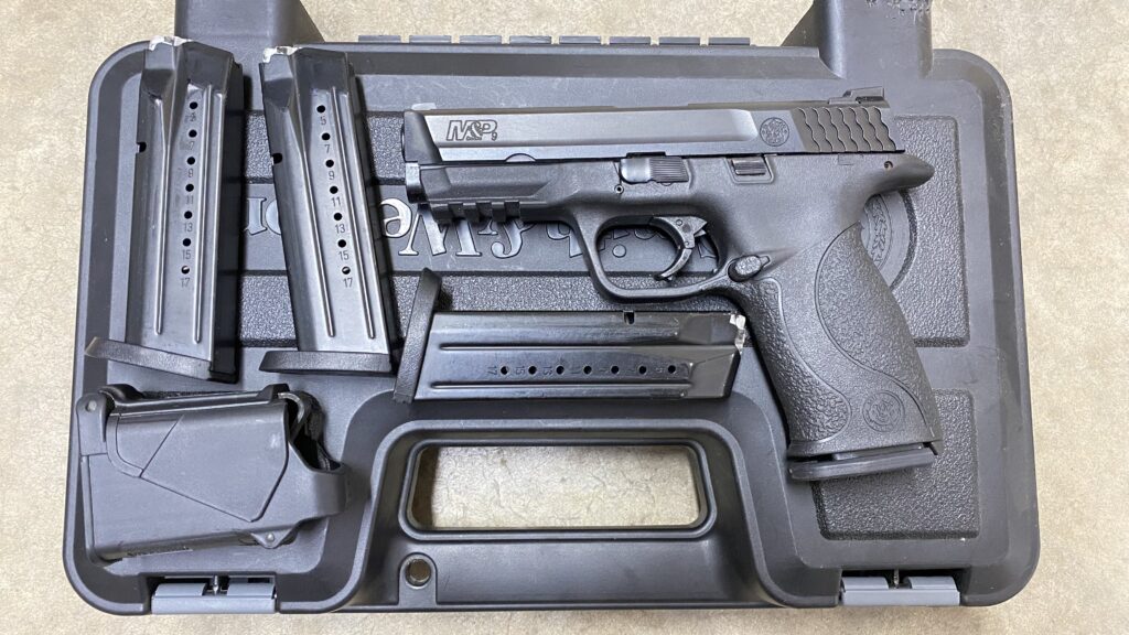 Used Smith & Wesson M&P9 9mm Luger w/ 4 Mags + Maglula!
