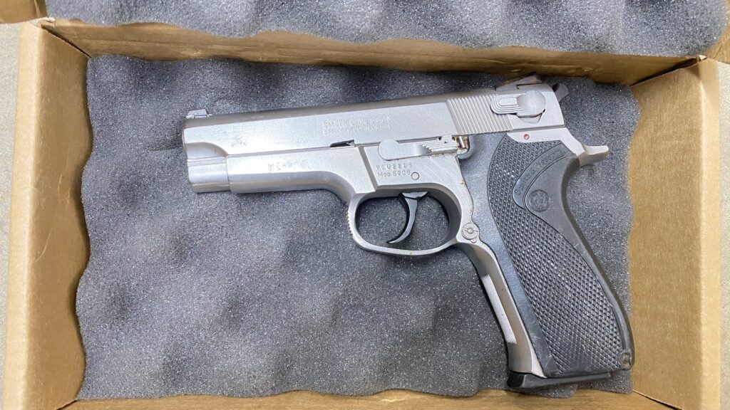 Used Smith & Wesson 5906 9mm 4″ 15 rd Three Mags