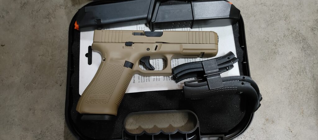 Used Glock 17 Gen 5 MOS 9mm FDE (1) 17 Round Mag Holosun SCS