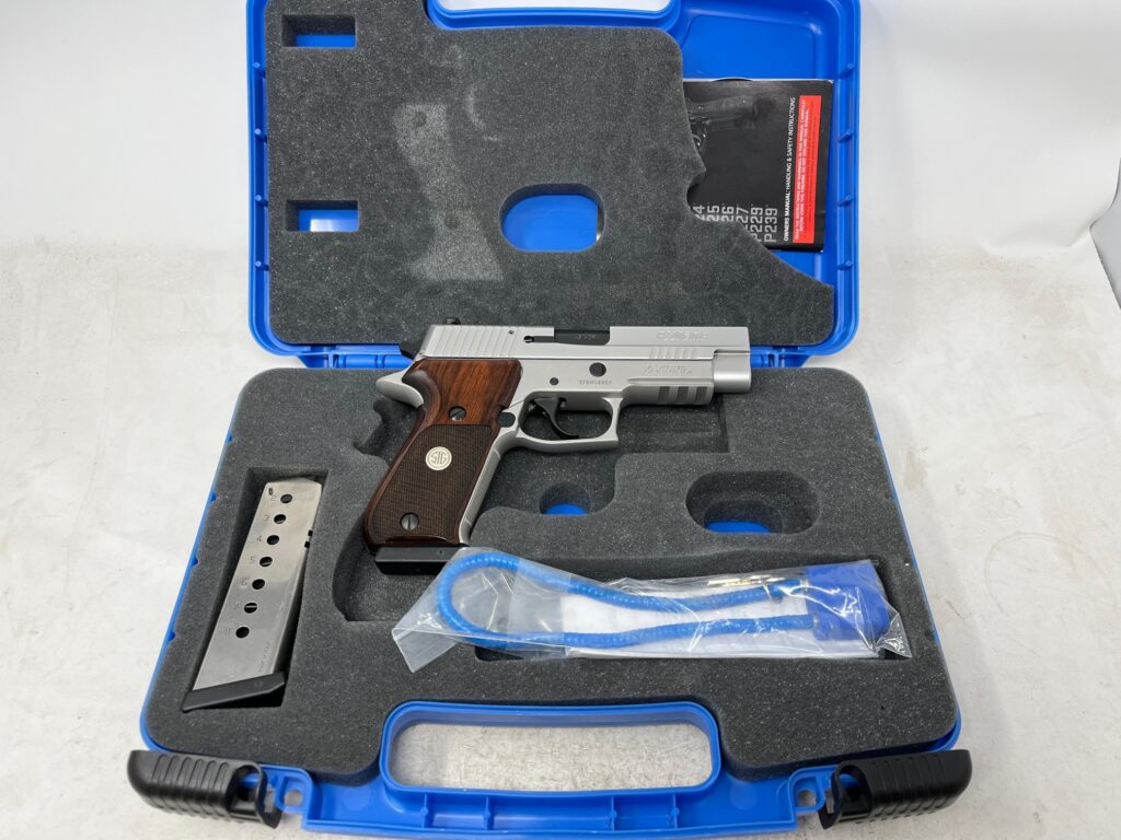 Sig Sauer P220 Elite 45 ACP – Unfired 220