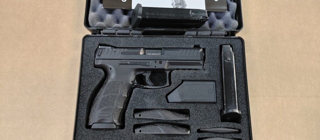 Used Heckler & Koch VP40 40 S&W 3-13 rd Mags Night Sights 700040LE-A5