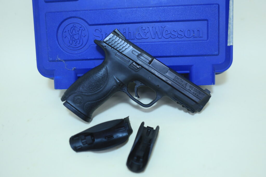 Smith & Wesson M&P9 – 4.25″ 9mm w/ Case & Extra Backstraps