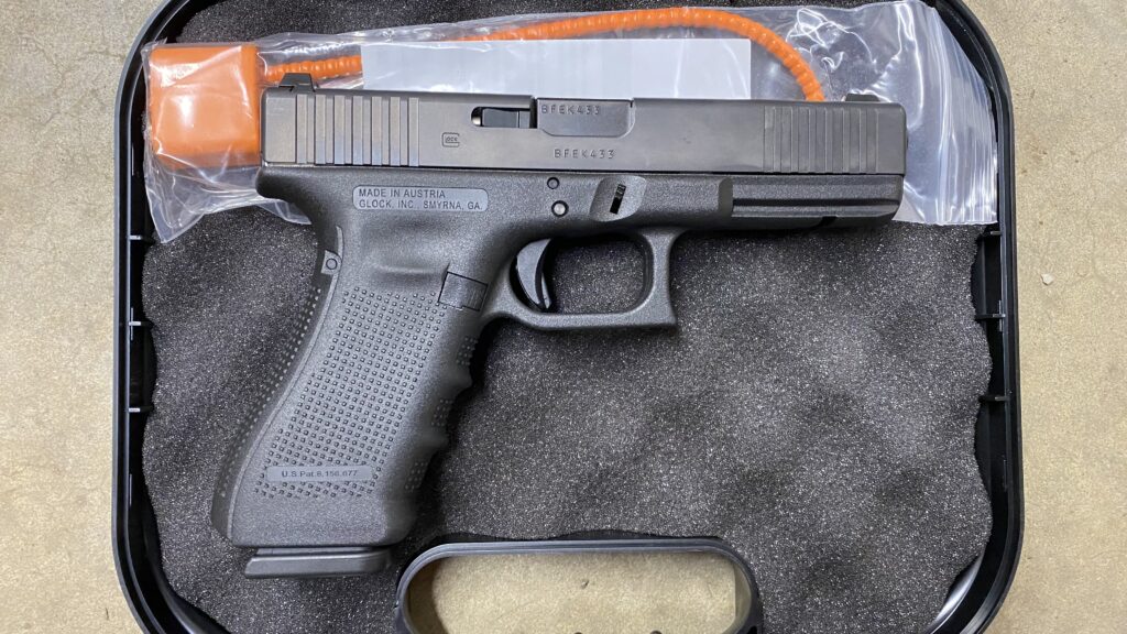 Used Glock 17 Gen 4 9mm Luger Night Sights Front Serrations