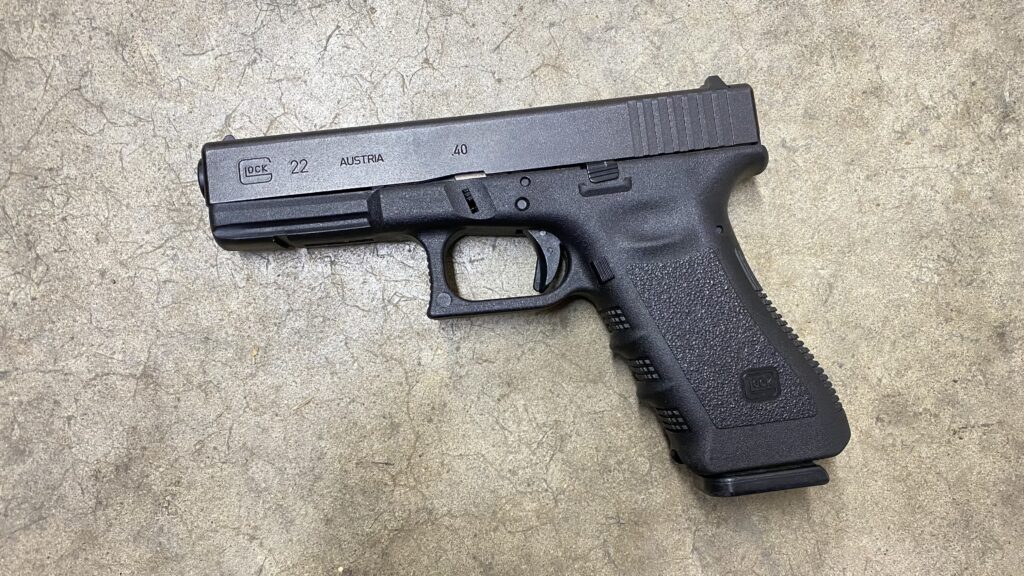 Glock 22 Gen 3 .40 S&W FDE 15+1 w/ night sights – Police trade in (Used) – HZT161