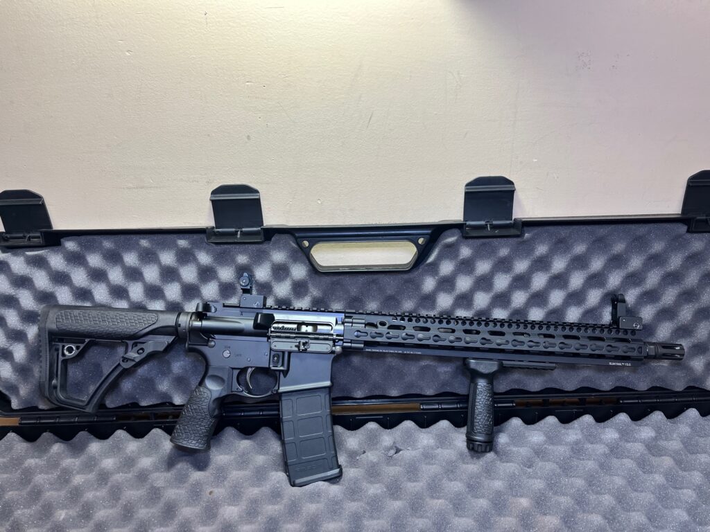 Daniel Defense DDM4 V11 5.56 Rifle – 15″ Slim Rail, Mil-Spec Trigger, M-LOK Handguard (Used) – DDM4092561
