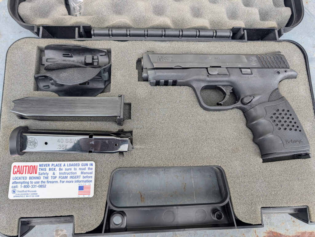 Pre-owned Smith & Wesson M&P40 40 S&W 4.25″ Night Sights (Used) – MPM7452