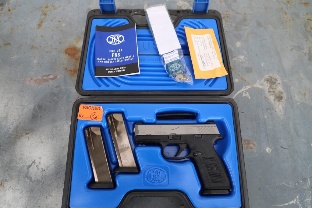 FN FNS-40 .40 S&W Pistol – Two-Tone Black/Silver, 14-Round Capacity, Night Sights (Used) – GKU0074253