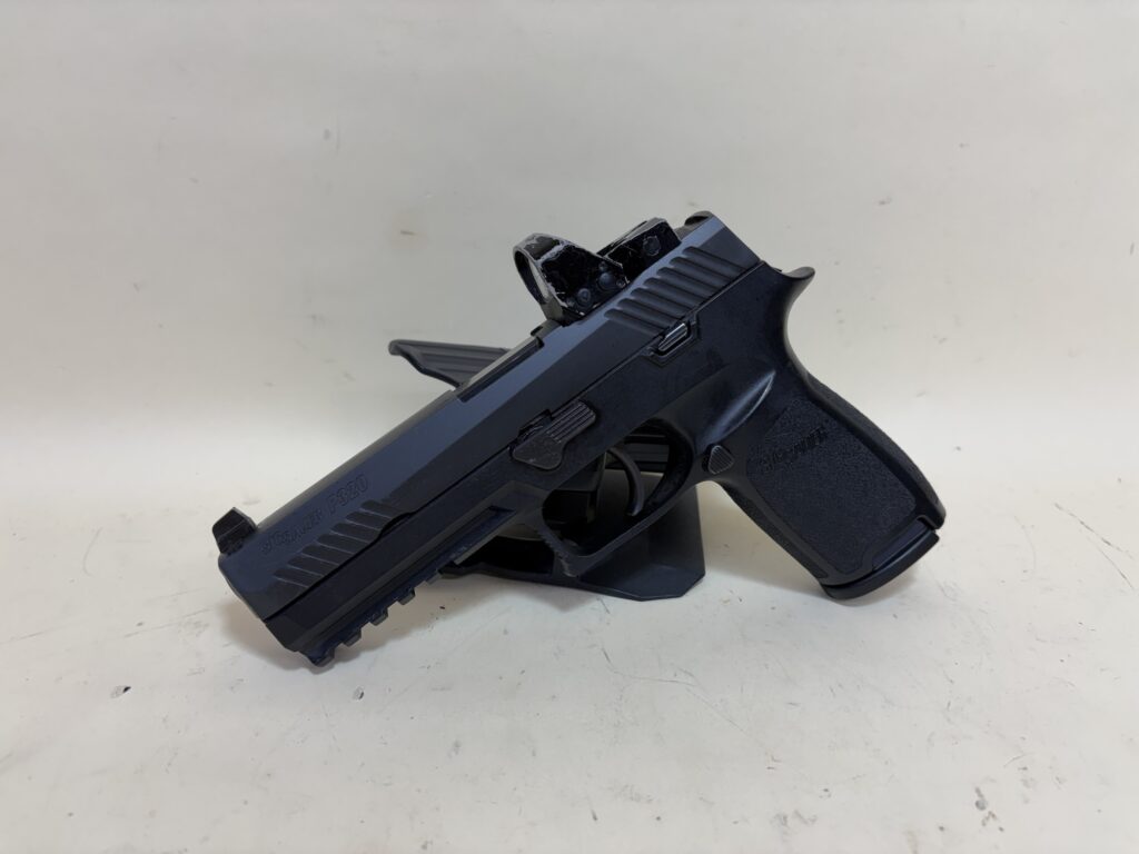 USED SIG Sauer P320 Full-Size 9mm with SIG Reflex Optic, 17-Round Magazine & TEGE 207 Holster (Used) – 58C189117
