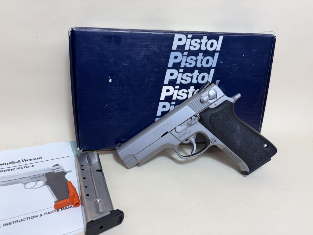 USED Smith & Wesson Model 4006 .40 S&W 4″ Stainless – 2 Magazines – Excellent Condition (Used) – tfe9432
